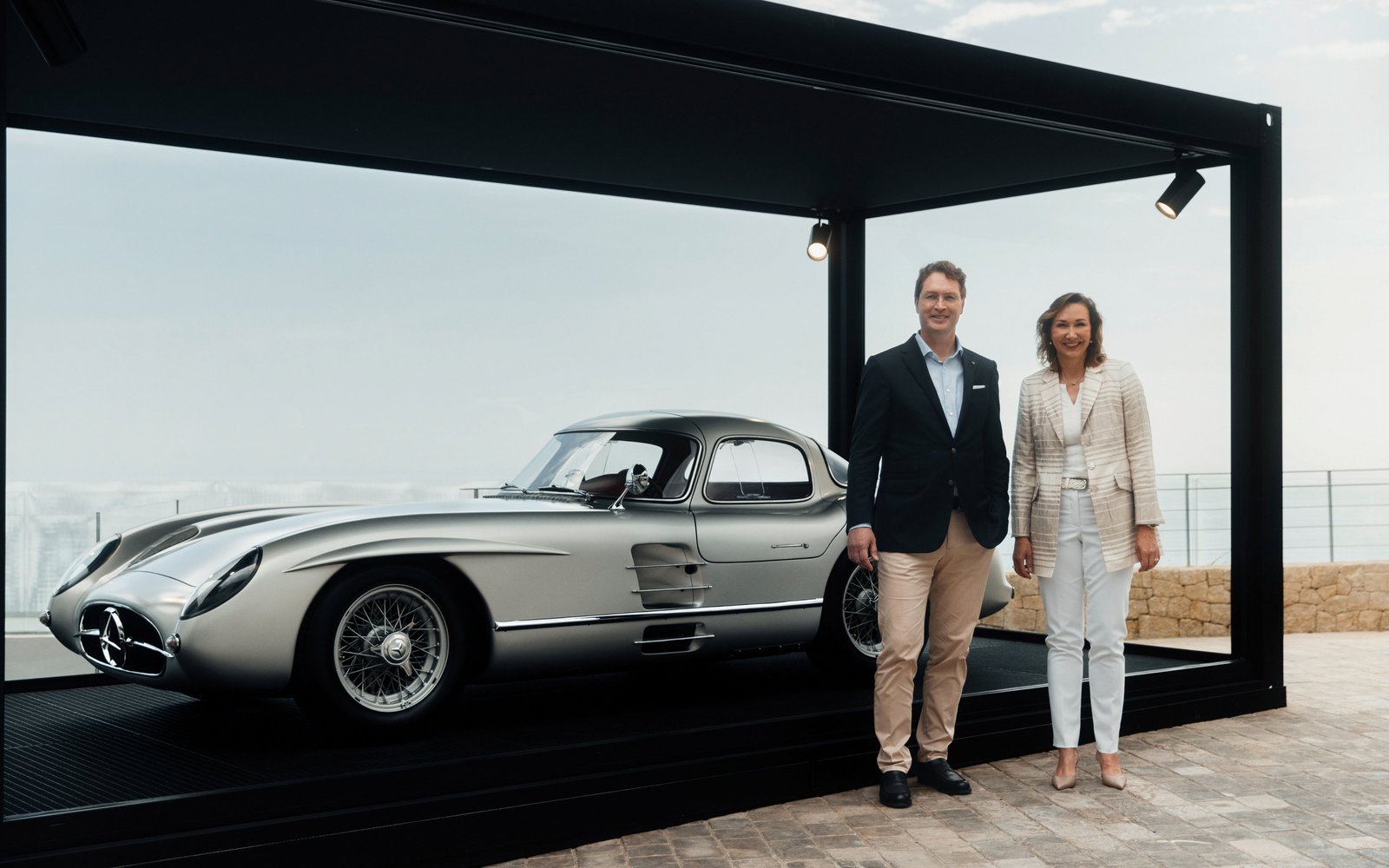 Mercedes-Benz Group AG CEO'su Ola Källenius ve Mercedes-Benz Group AG Dürüstlük ve Hukuk İşleri Yönetim Kurulu Üyesi Renata Jungo Brüngger