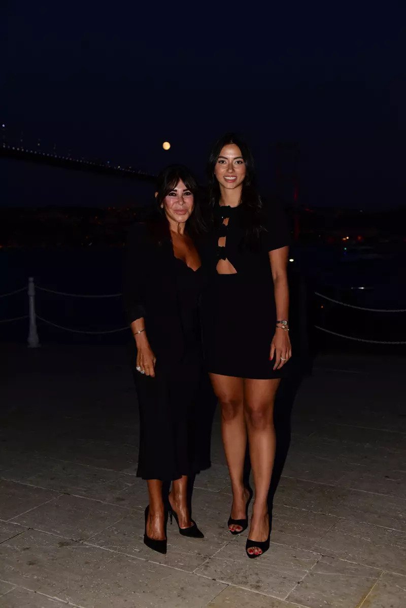 Suzan Sabancı, Ceyda Dinçer